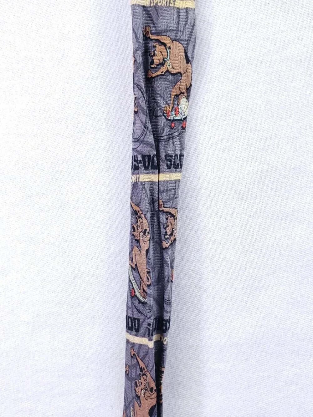 Scooby-Doo Skateboarding Mens Classic Cartoon 100% Silk Tie Fun Gray Funny